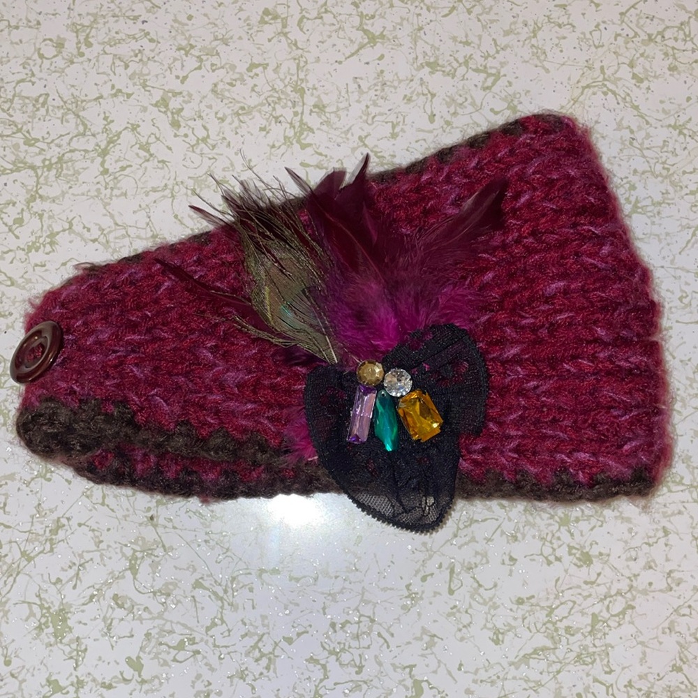 New D&Y HEADBAND Ear Warmer NEVER WORN Feathers & Rhinestone Accents